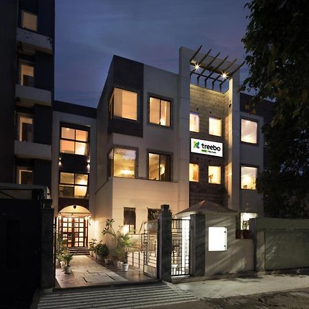 Treebo White Castle, Gurgaon Hotel ภายนอก รูปภาพ