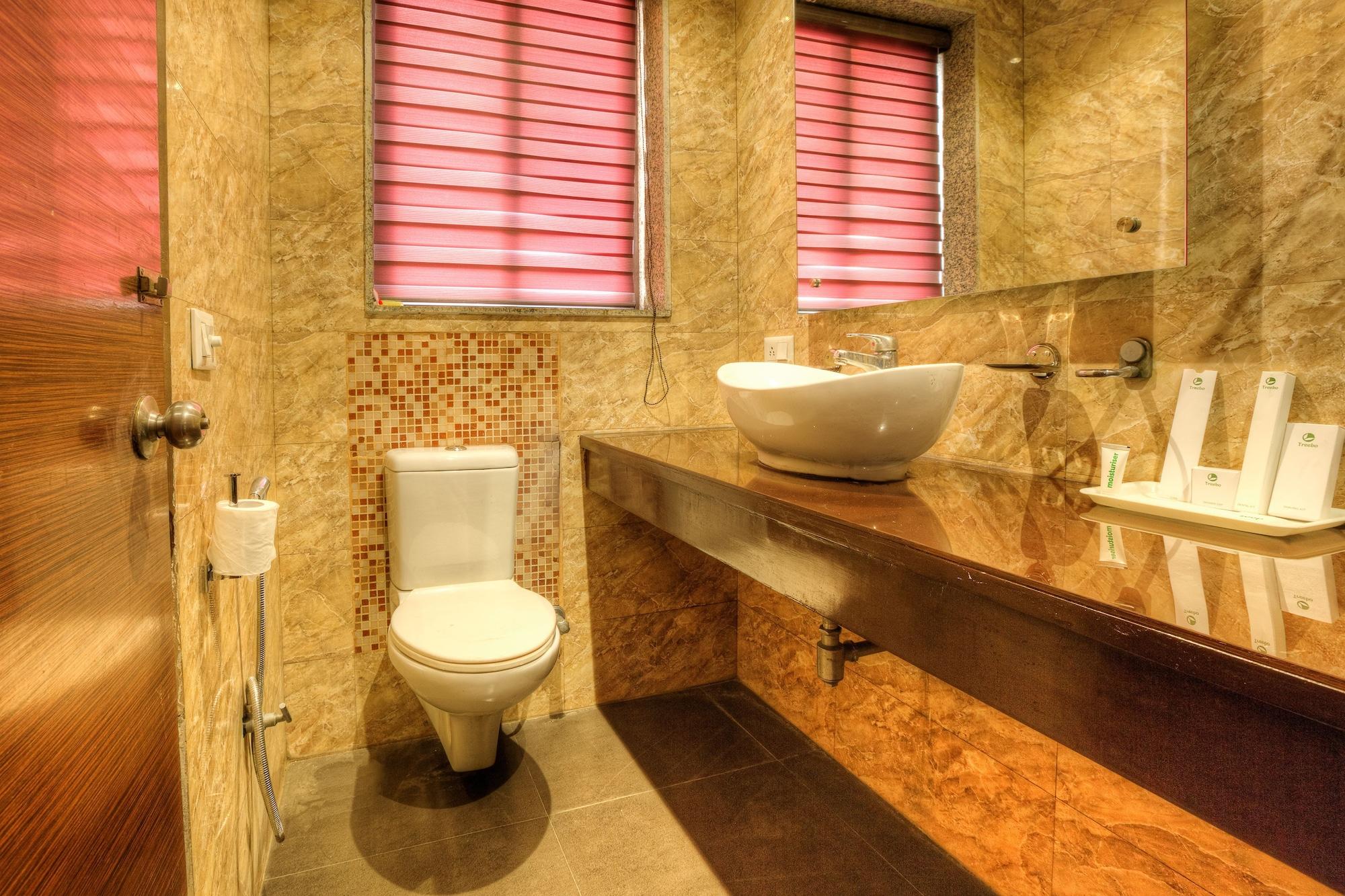 Treebo White Castle, Gurgaon Hotel ภายนอก รูปภาพ