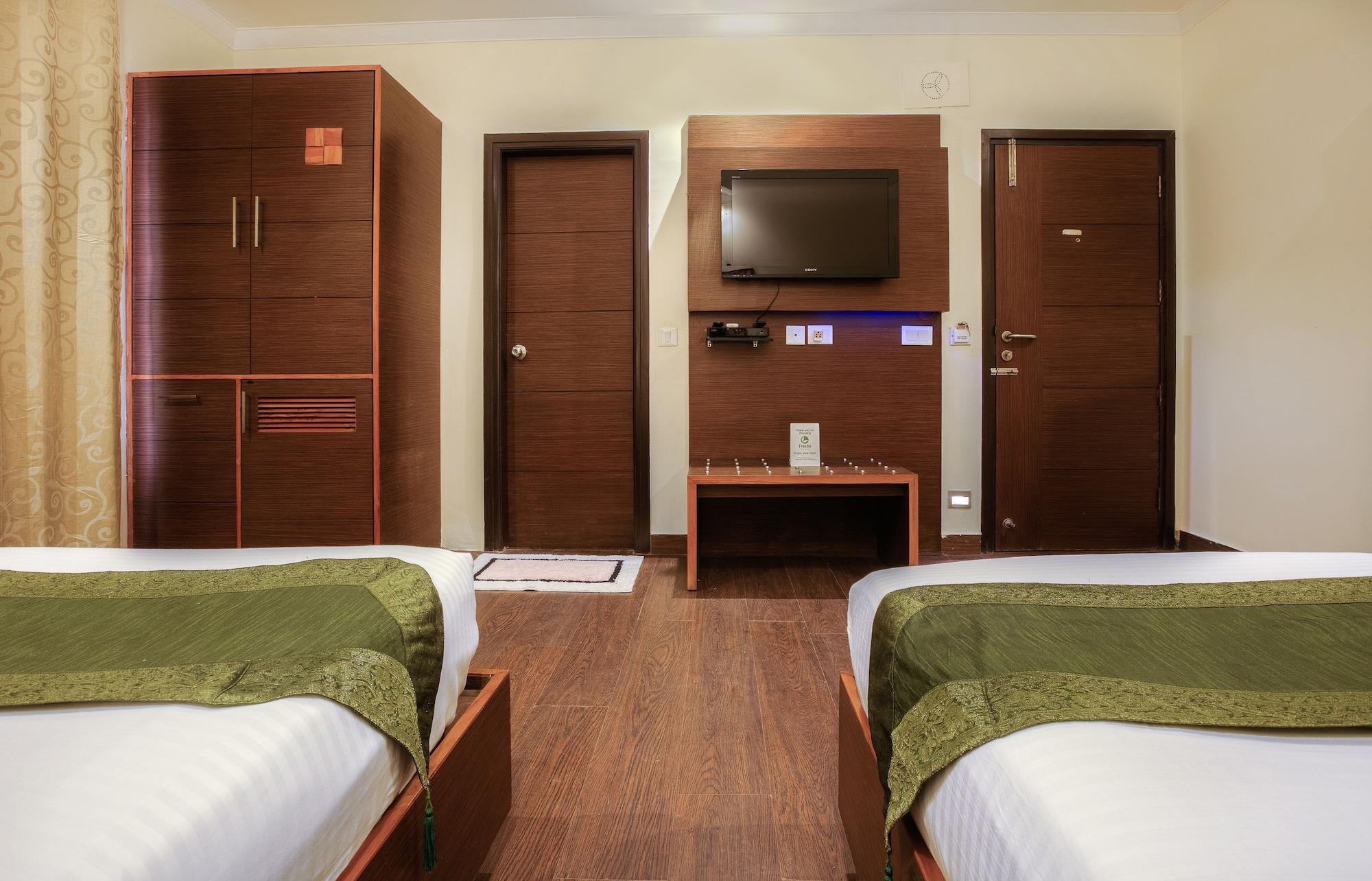 Treebo White Castle, Gurgaon Hotel ภายนอก รูปภาพ
