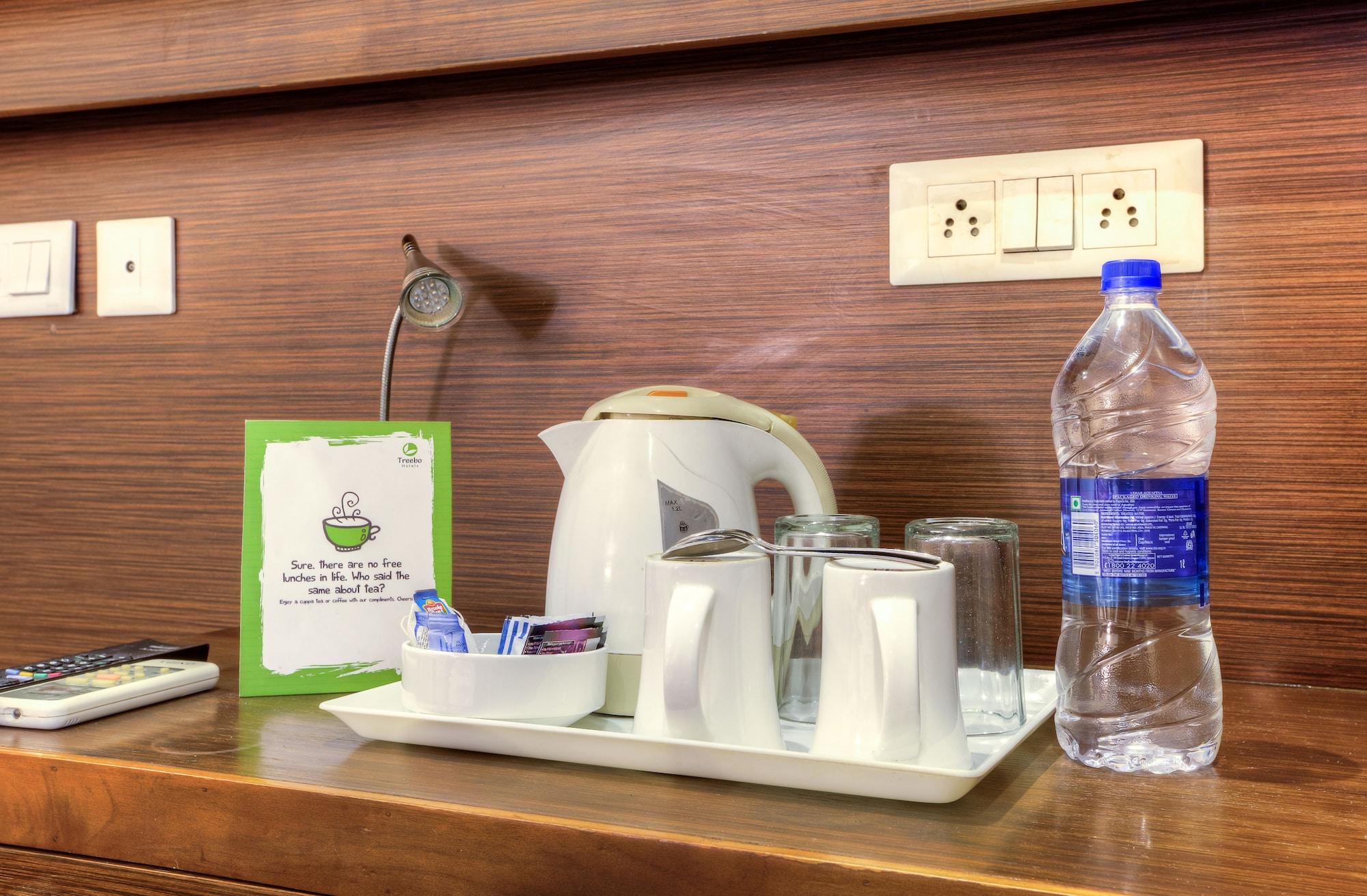 Treebo White Castle, Gurgaon Hotel ภายนอก รูปภาพ
