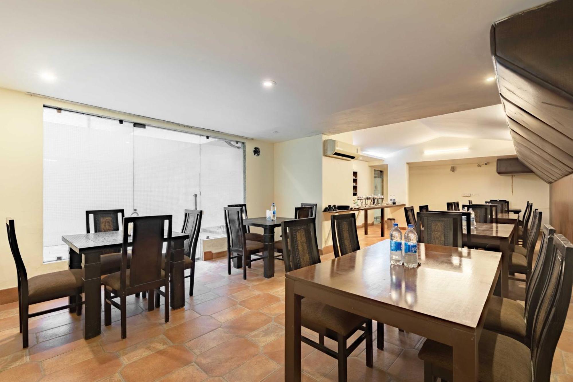 Treebo White Castle, Gurgaon Hotel ภายนอก รูปภาพ