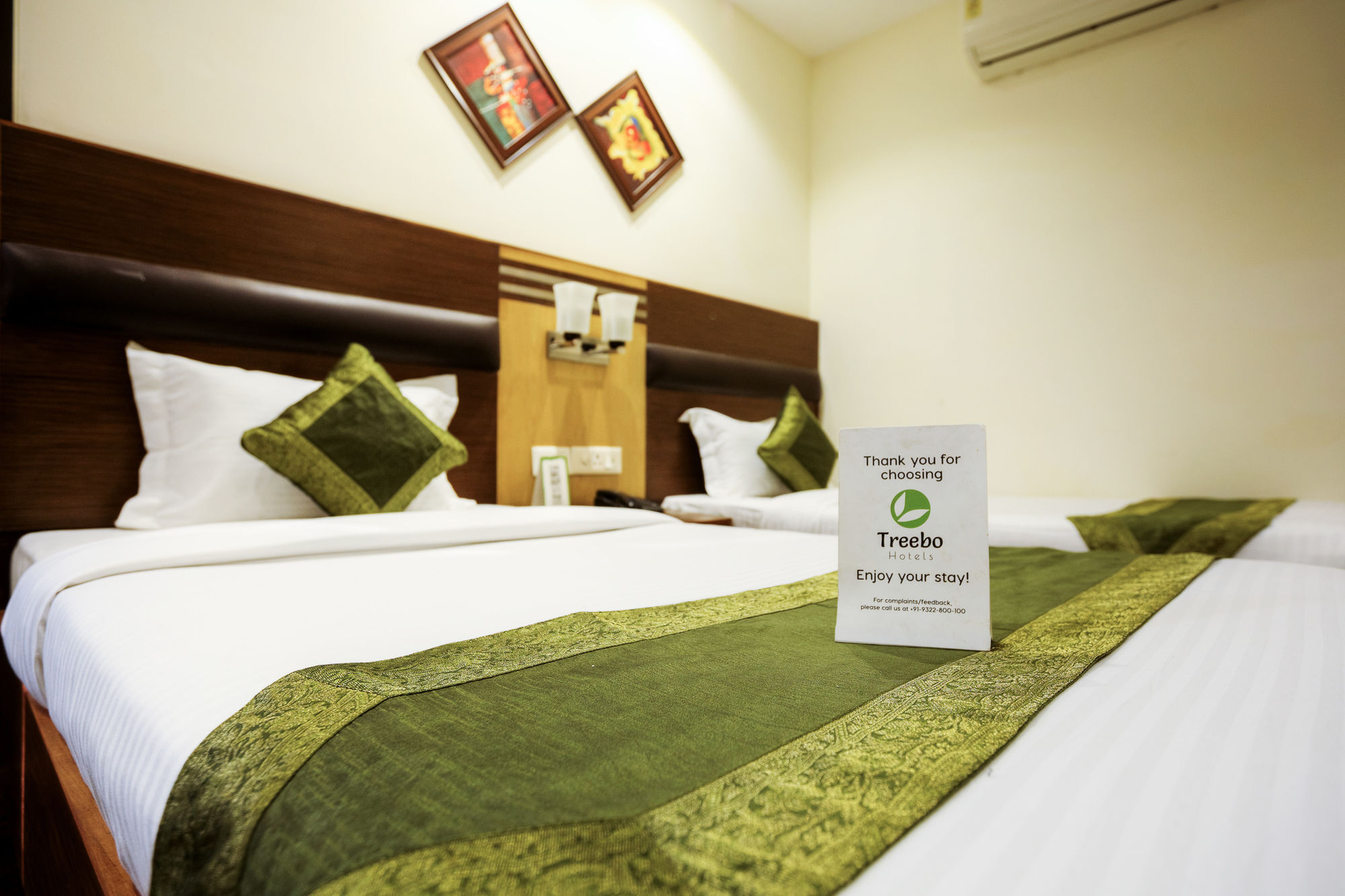 Treebo White Castle, Gurgaon Hotel ภายนอก รูปภาพ