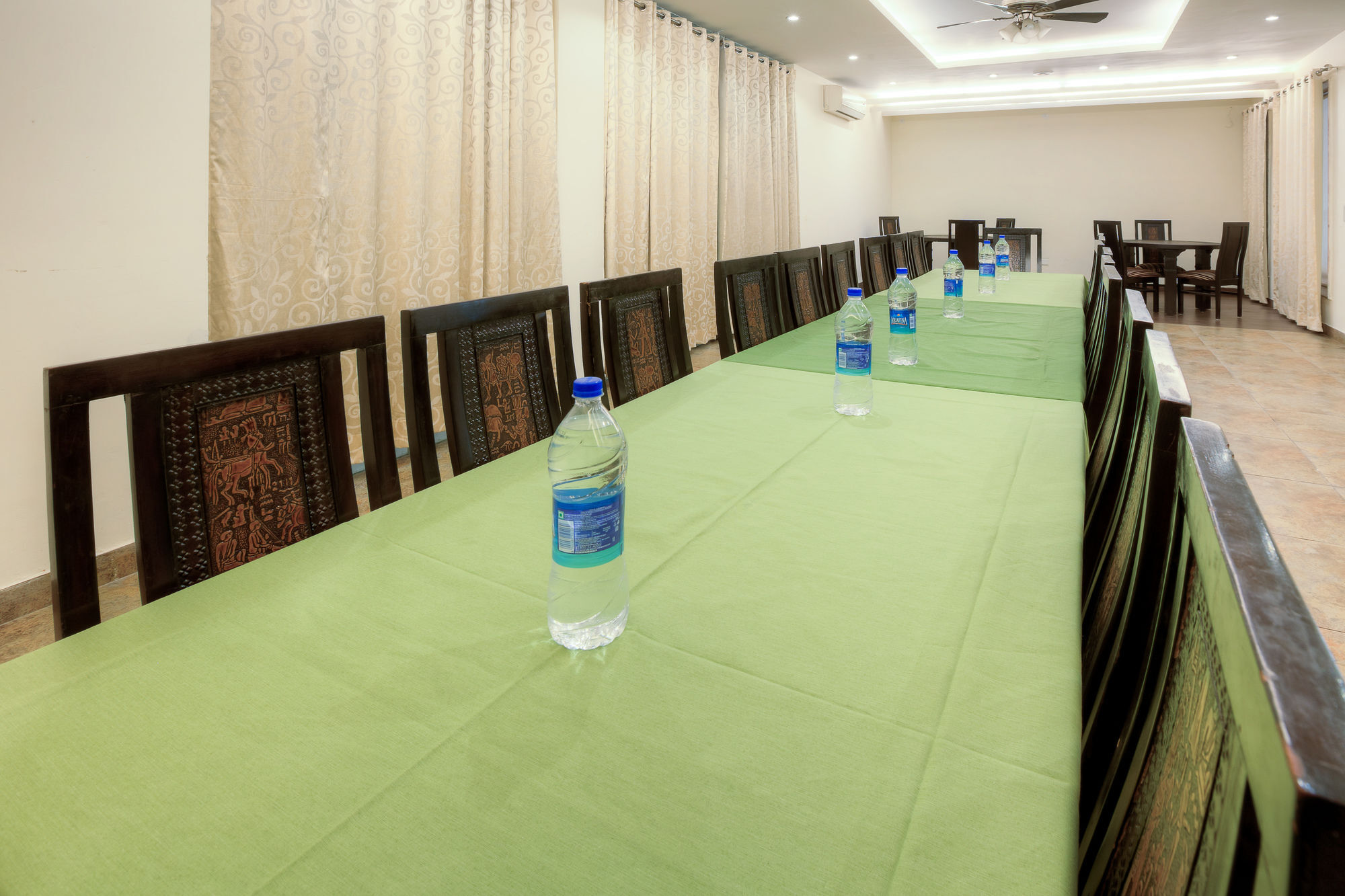 Treebo White Castle, Gurgaon Hotel ภายนอก รูปภาพ